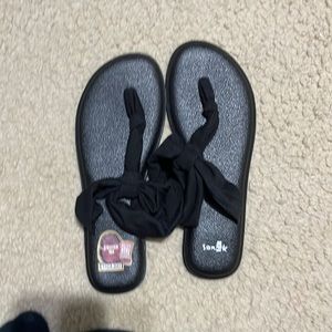Sanuk yoga mat sandals